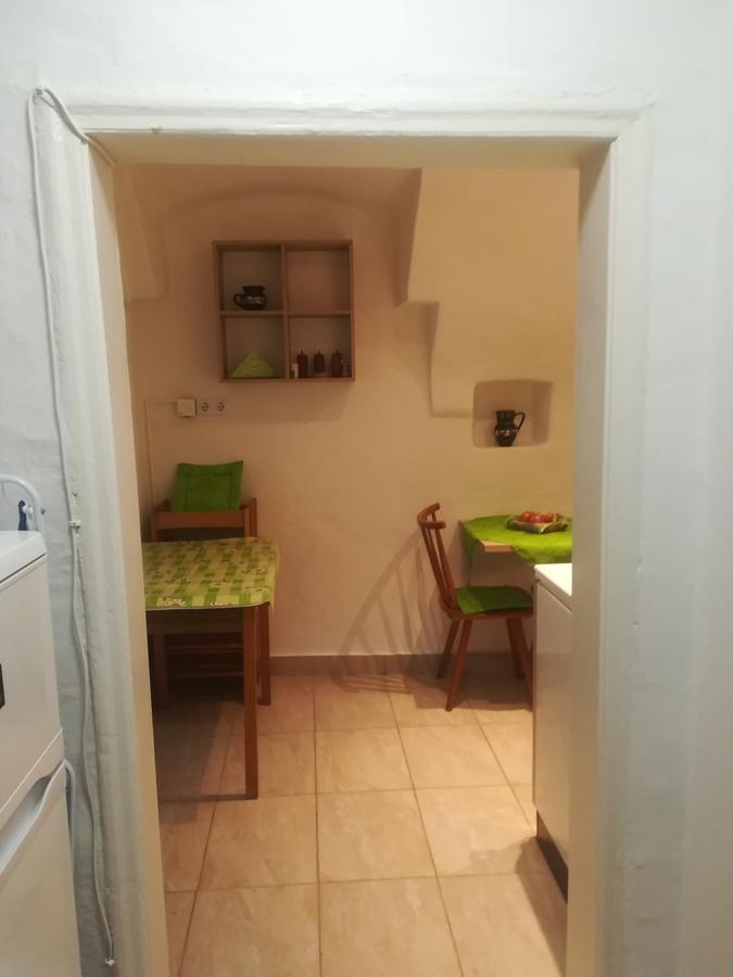 Apartman Becsi Utca Шопрон Экстерьер фото