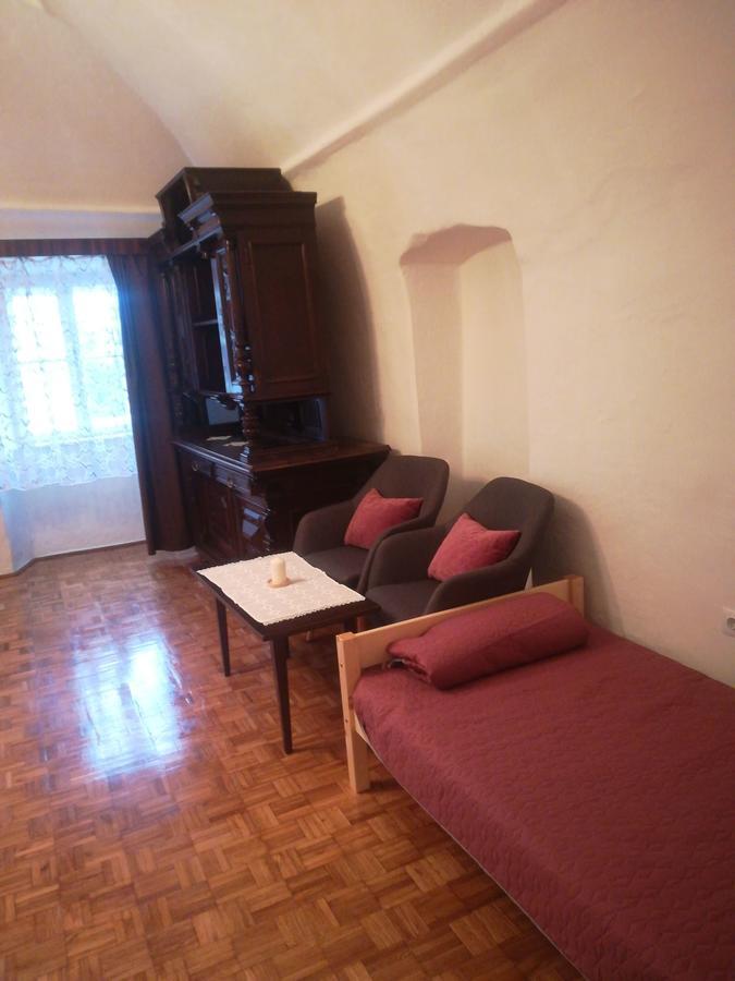 Apartman Becsi Utca Шопрон Экстерьер фото